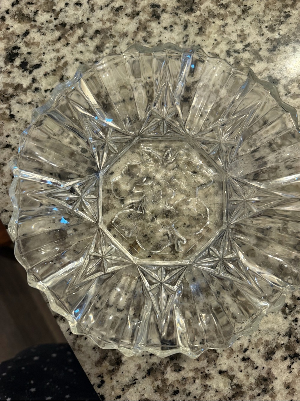 Federal Glass Co. Decorative Ruffled Serving Bowl - Clear